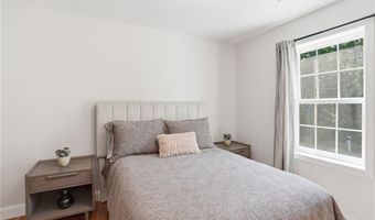 72 Wilbur Rd, Lincoln, RI 02865
