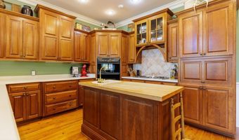 708 Town And Country Dr, Adel, GA 31620