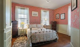 15 Ayrault St, Newport, RI 02840