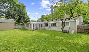 3204 Farmbrook Ct, Ann Arbor, MI 48108