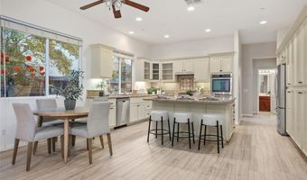 608 Inverlochy Dr, Fallbrook, CA 92028