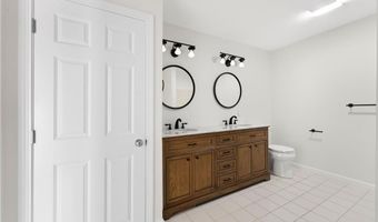 704 Fairway Dr 704, Middletown, RI 02842