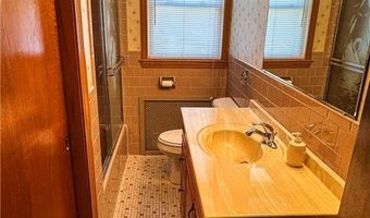 11 Queen St, Cranston, RI 02920