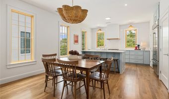 349 SE 4th St, Bentonville, AR 72712