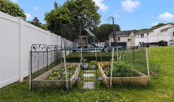 12 Hidden Valley Ln, Lincoln, RI 02865