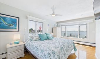 72 Marine Dr, Narragansett, RI 02882