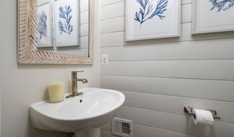 12455 SEA OAKS Ln 4, Berlin, MD 21811