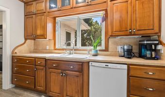 916 Midway Dr, Auburn, IN 46706