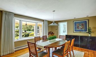 11 Henry Dr, Barrington, RI 02806