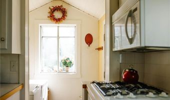 165 Sowams Rd, Barrington, RI 02806