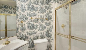 1320 N WAYNE St N 307, Arlington, VA 22201