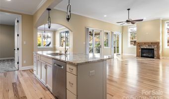 38 Chantilly Dr, Asheville, NC 28804