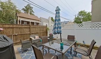 36 Dixon St, Newport, RI 02840