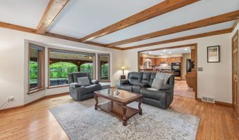 14 Hampton Ct, Algonquin, IL 60102