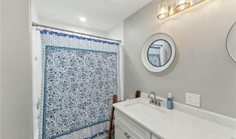 3 Sandy Ln, Bristol, RI 02809