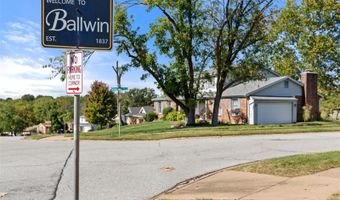 855 Green Lantern Ln, Ballwin, MO 63011