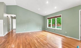 917 E Heatherwood Dr, Brandon, SD 57005