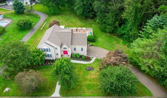20 Laura Dr, Danbury, CT 06811