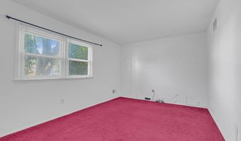 19 Spruce St, Beachwood, NJ 08722