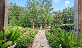 3044 Mcconnell Dr, Baton Rouge, LA 70809