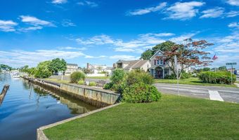 29 North Plz, Amity Harbor, NY 11701
