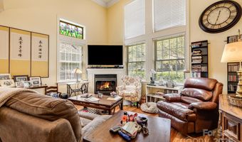 28 Trafalgar Cir, Asheville, NC 28805