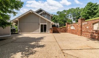 404 Applestone Dr, Ballwin, MO 63021