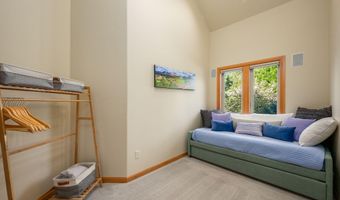 20960 Royal Oak Cir, Bend, OR 97701