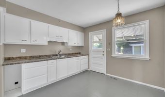 10 N ADAMS Dr, Addison, IL 60101