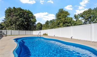 40 Murphy Dr, Cumberland, RI 02864