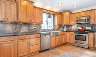 312 Mountainside Dr, Alloway, NJ 07422