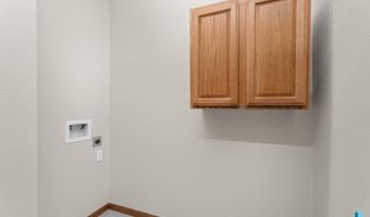 701 S 3rd St, Beresford, SD 57004