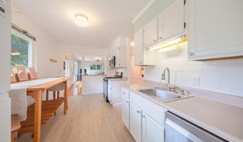 2104 S Circle Dr, Ann Arbor, MI 48103