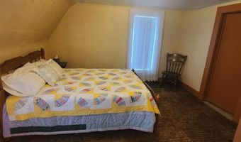 814 Sinclair St, Bottineau, ND 58318