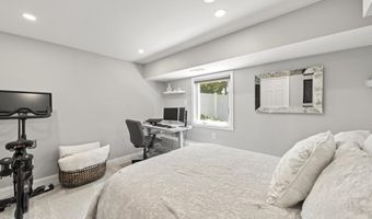 522 Mackey Ave, Belford, NJ 07718