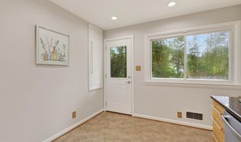 5701 RADNOR Ct, Bethesda, MD 20817