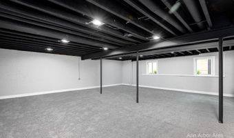 2 Maple Village Ct, Ann Arbor, MI 48103