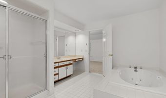 1 E Hayestown Rd 33, Danbury, CT 06811