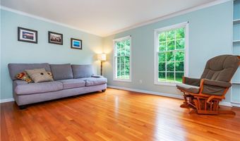 7 Wickham Rd, North Kingstown, RI 02852
