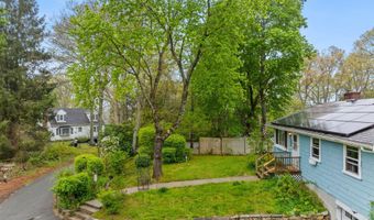 30 Trowbridge Rd, Bourne, MA 02532