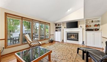 3 Carleton Ct, Amherst, NY 14221