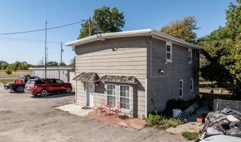 910 E Poplar Ave, Arkansas City, KS 67005