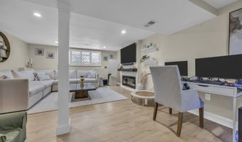 10 Linda Cir, Aberdeen, NJ 07747