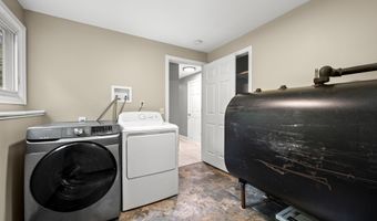 7 Tamarack Dr, Clinton, CT 06413