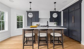 104 Second St, Newport, RI 02840