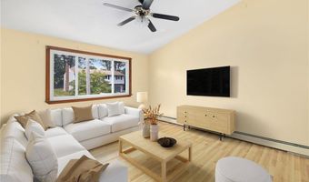 40 ROCKCREST Dr, Cranston, RI 02920