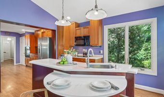 5719 NEWINGTON Rd, Bethesda, MD 20816