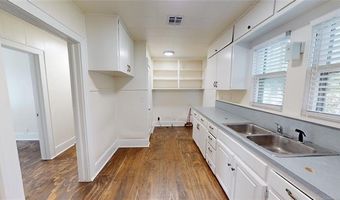 805 E 17th St, Ada, OK 74820