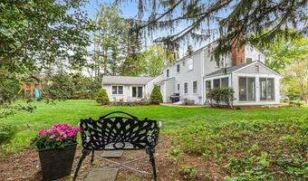 11 Harbour Rd, Barrington, RI 02806