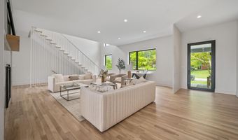 2777 Donna Dr, Columbus, OH 43220